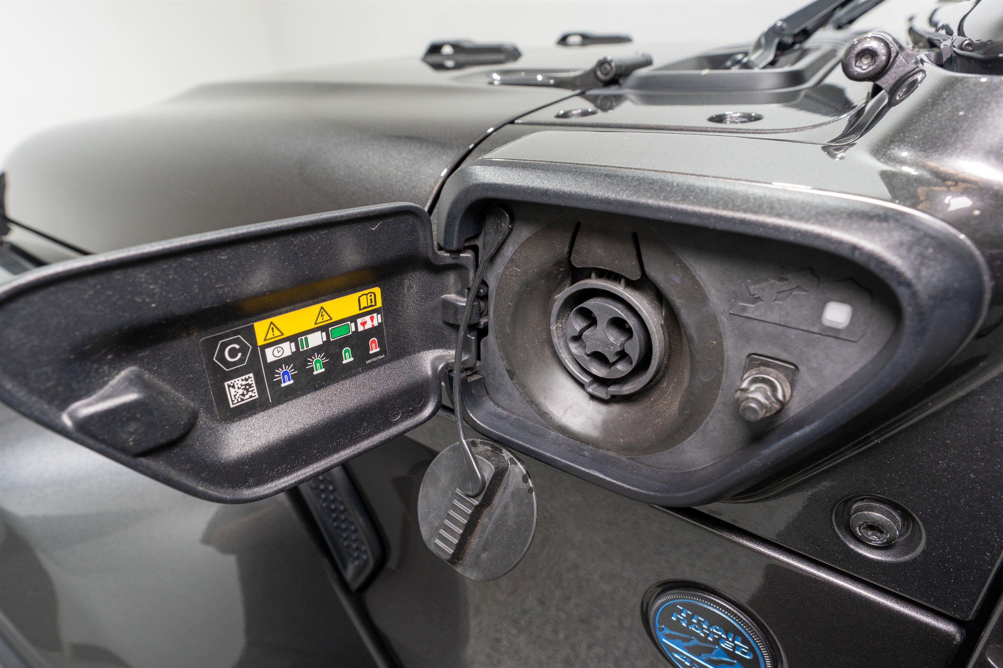 Used 2025 Jeep Wrangler Sahara AWD/4WD image 35