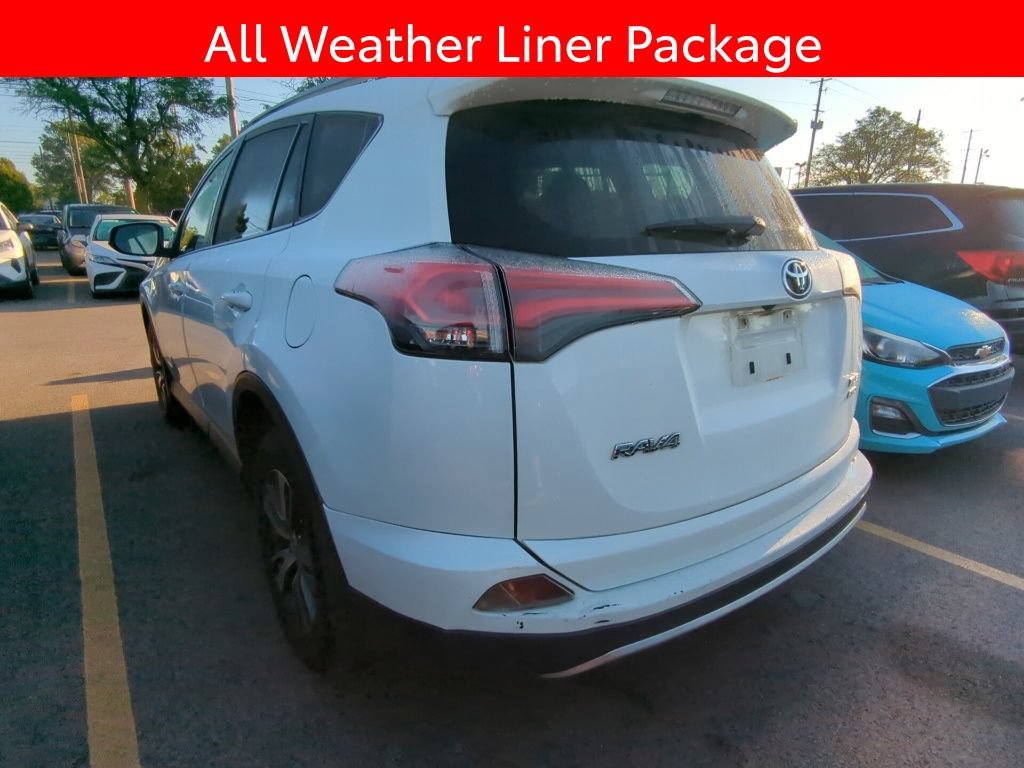 Used 2018 Toyota RAV4 XLE AWD/4WD image 4