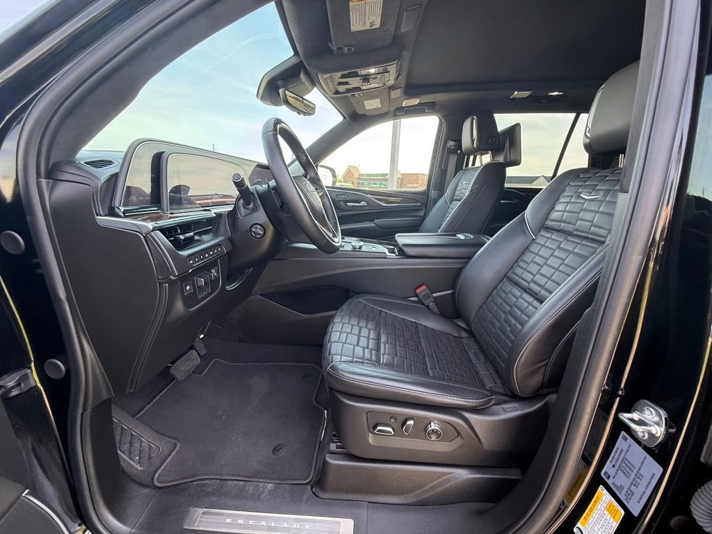 Used 2024 Cadillac Escalade Premium Luxury Platinum AWD/4WD image 29