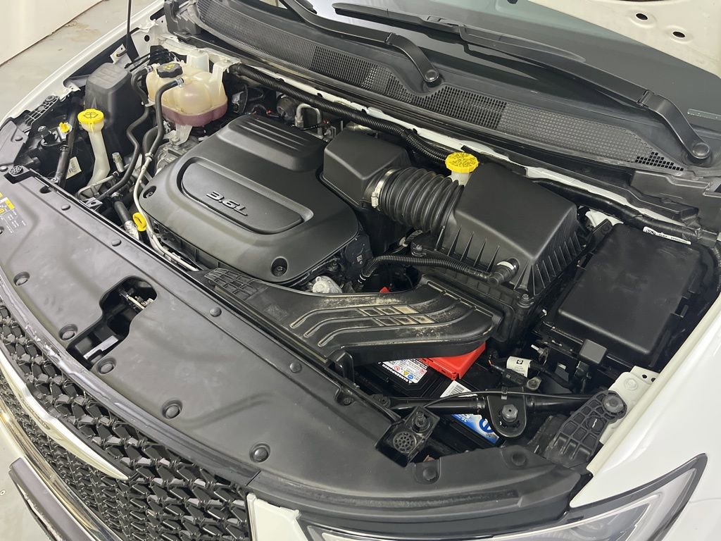 Used 2024 Chrysler Pacifica Touring-L image 12