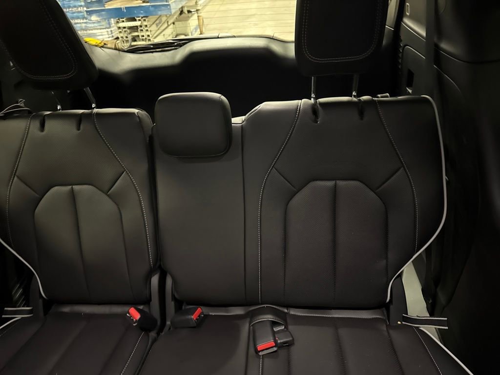 New 2026 Chrysler Pacifica Limited image 32