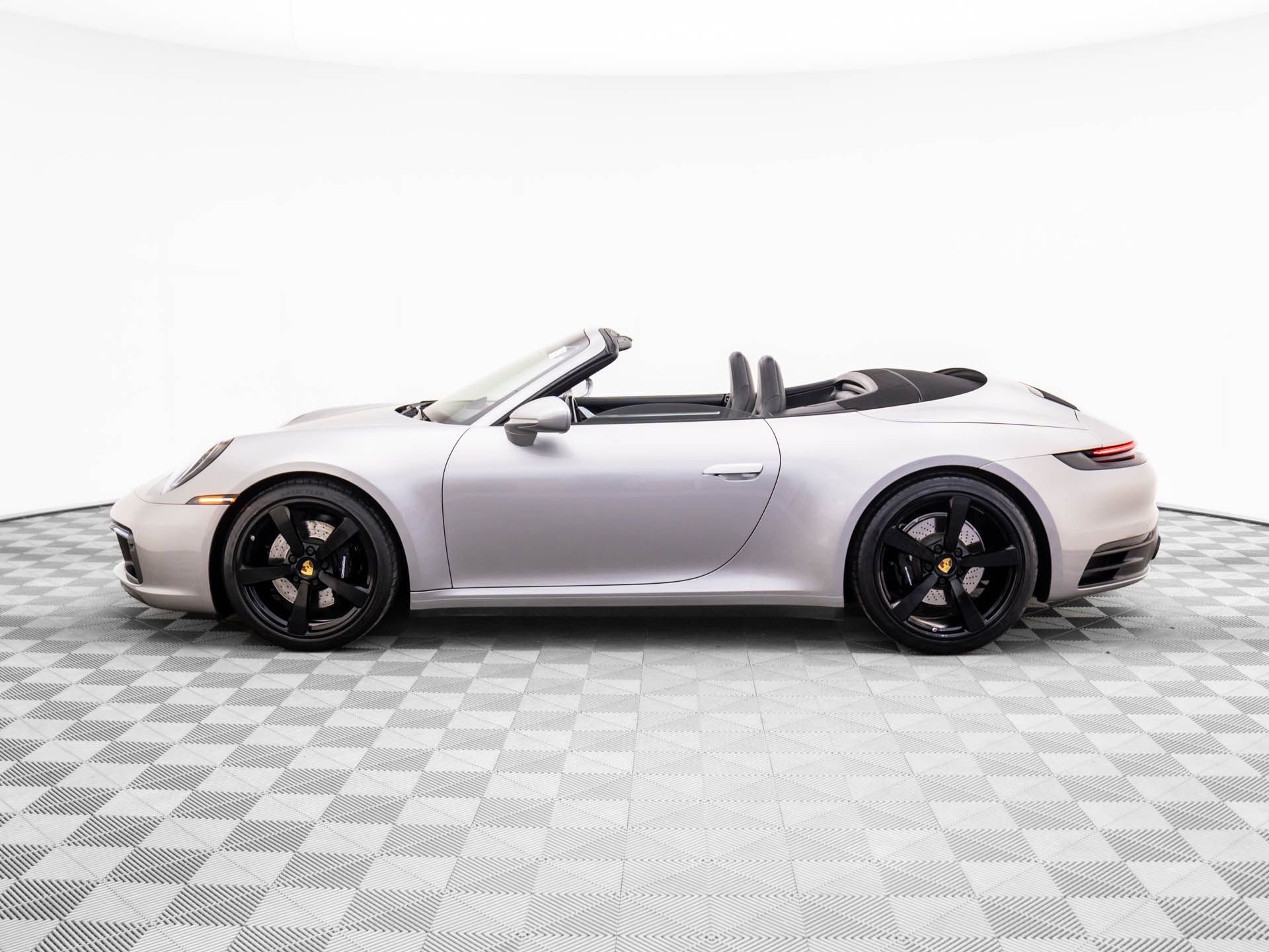 Used 2020 Porsche 911 Carrera 4S video 4