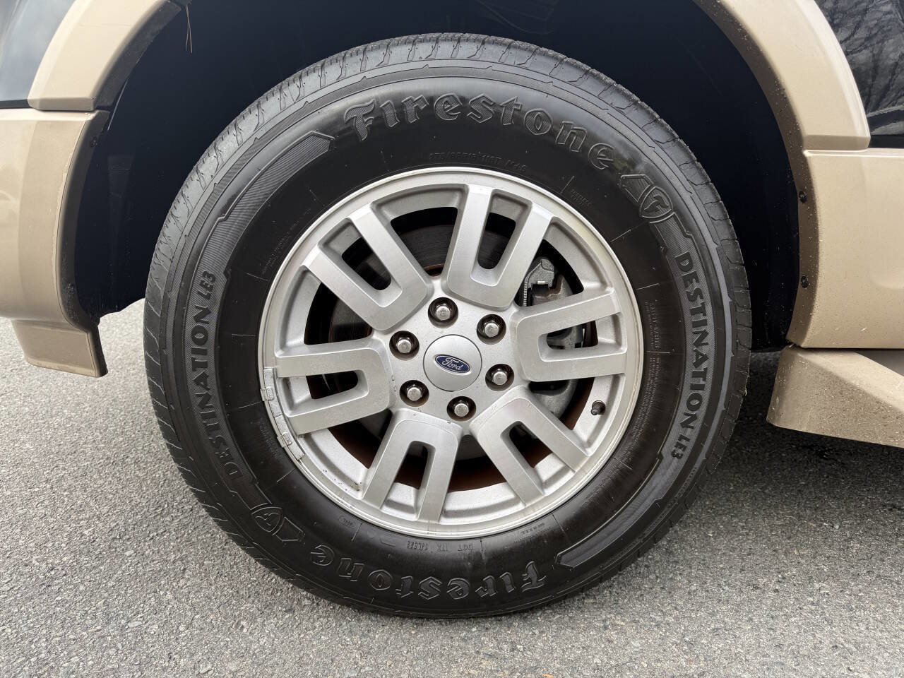 Used 2012 Ford Expedition XLT image 25