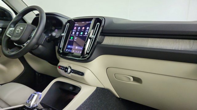 New 2026 Volvo XC40 B5 Plus w/ Protection Package Premier AWD/4WD image 33