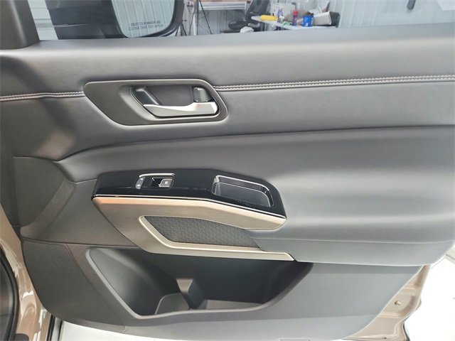 Used 2024 Nissan Pathfinder Platinum w/ Cargo Package image 42