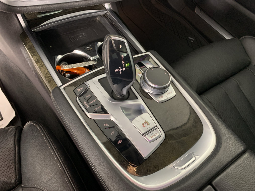 Used 2020 BMW 740i RWD image 25