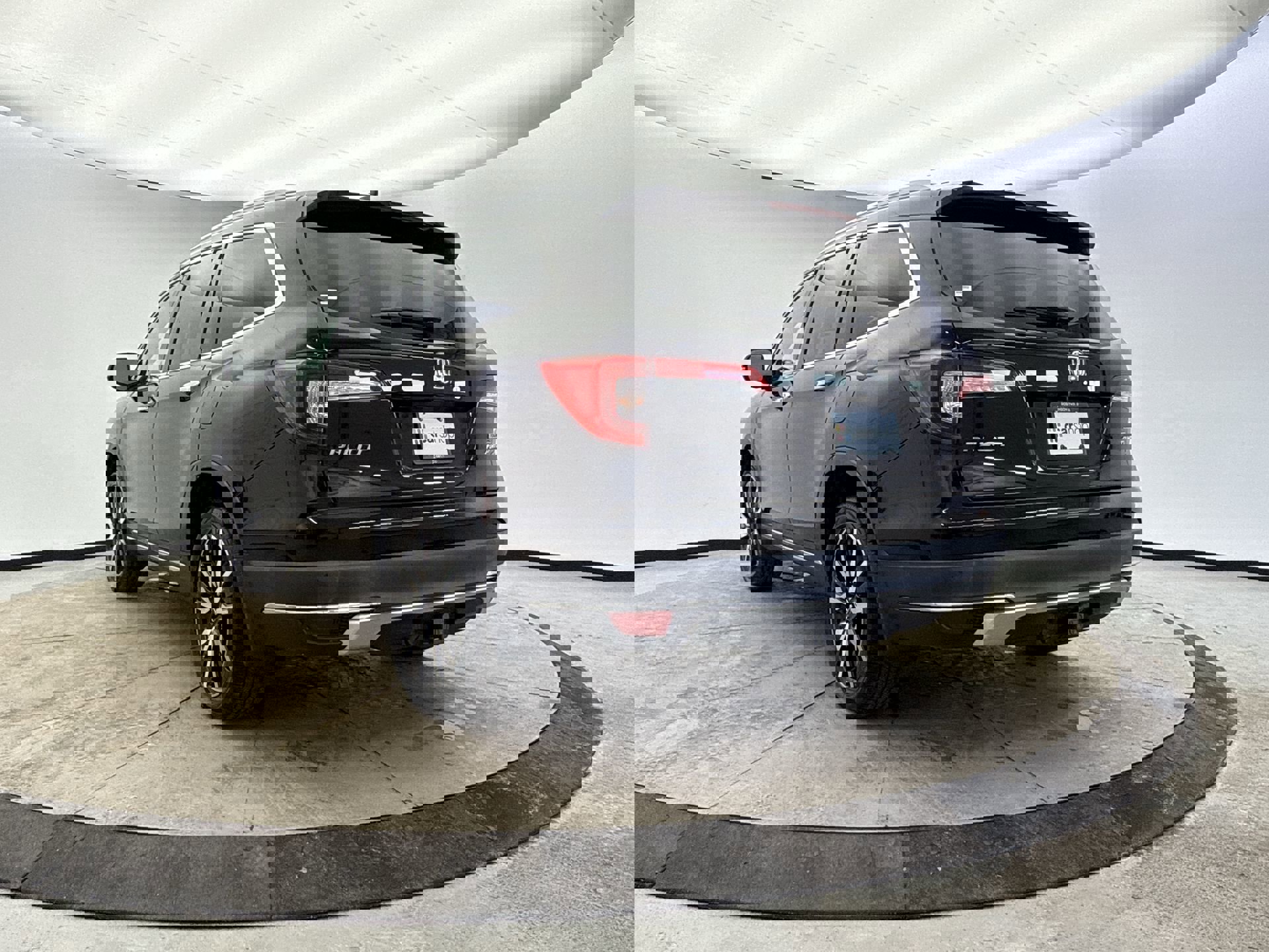 Used 2019 Honda Pilot Touring image 3