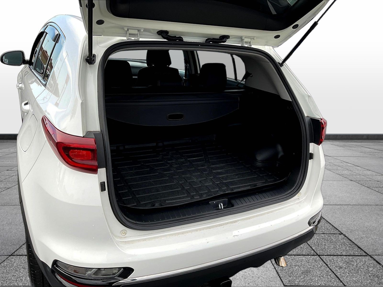 Used 2020 Kia Sportage LX AWD/4WD image 9