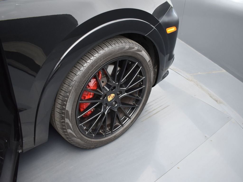 Used 2023 Porsche Cayenne GTS image 29