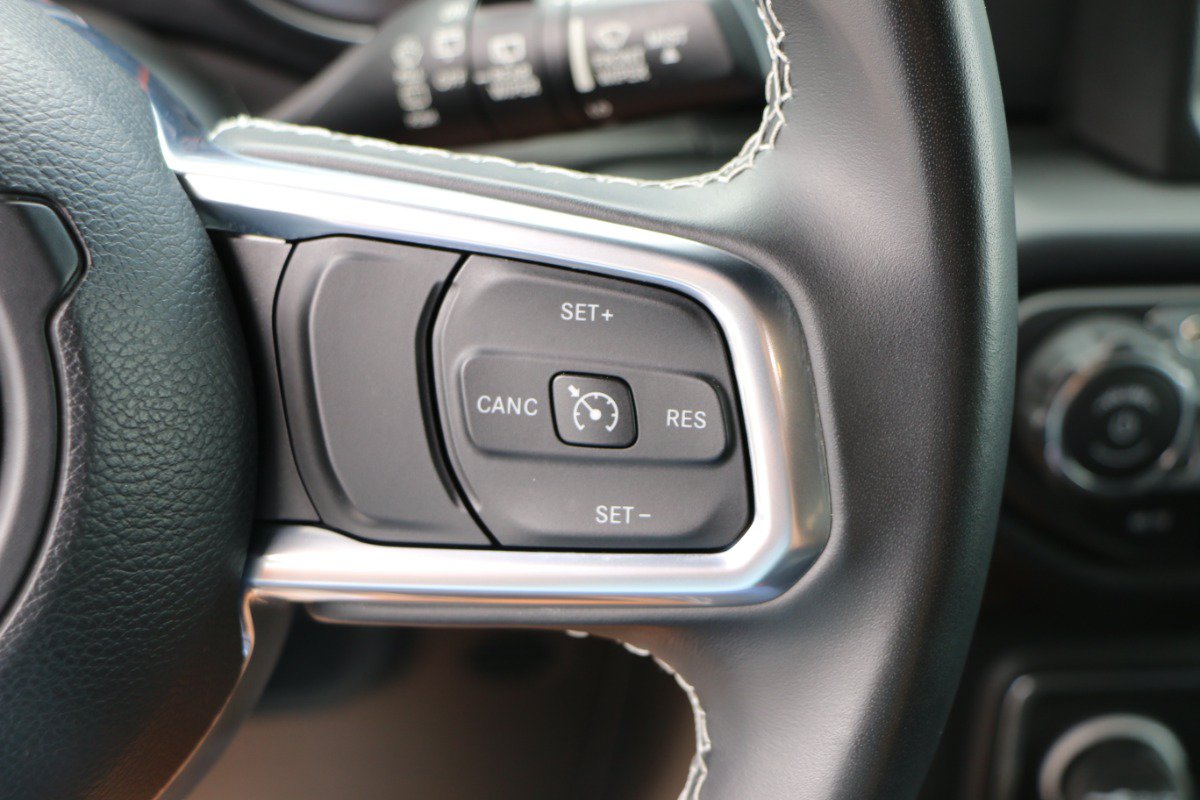 Used 2022 Jeep Wrangler Unlimited Sahara AWD/4WD image 17