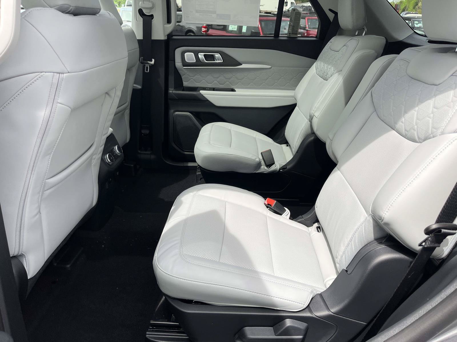 New 2026 Ford Explorer Platinum w/ LUX Leather Package AWD/4WD image 10