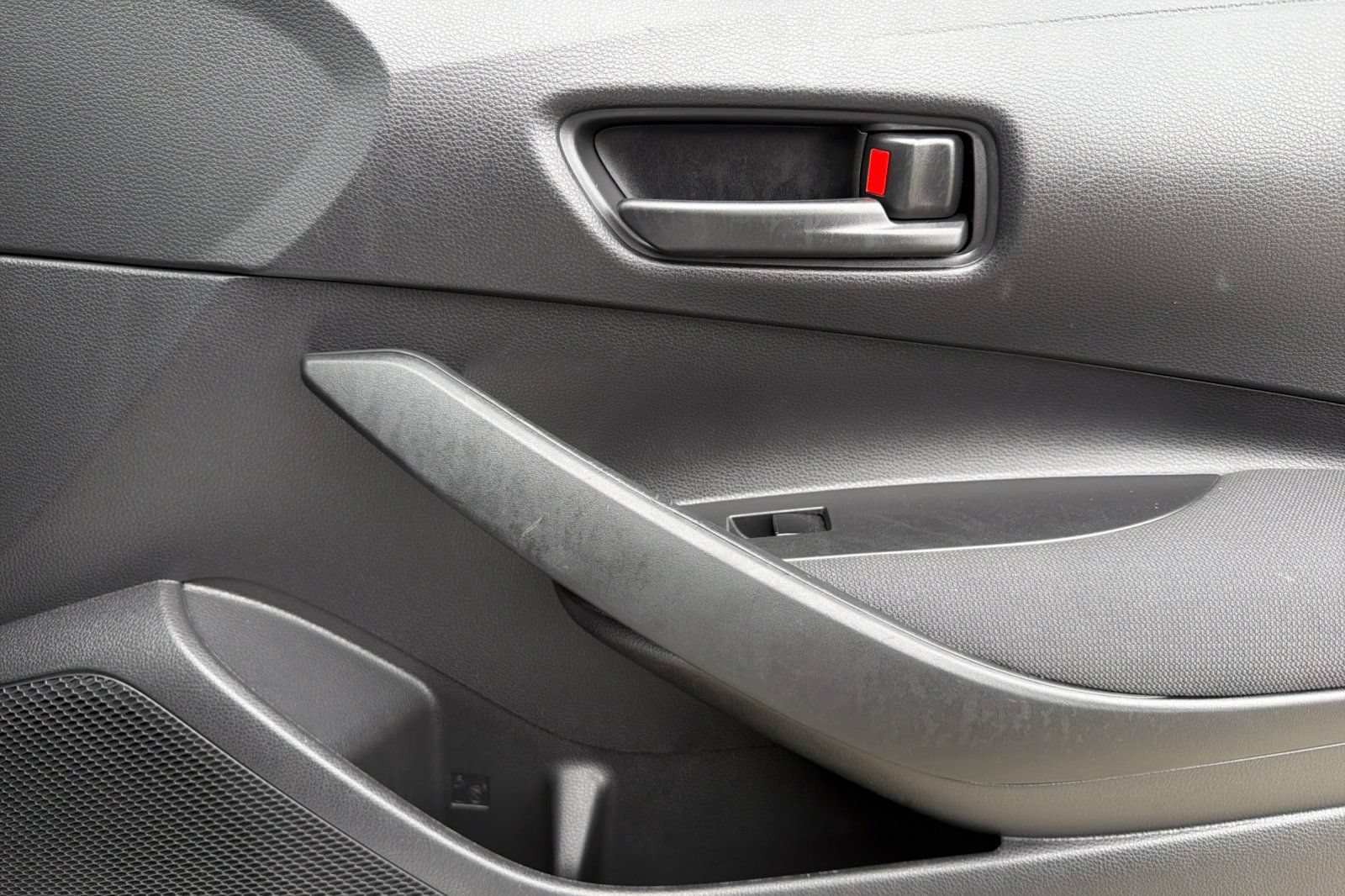 Used 2022 Toyota Corolla LE w/ Carpet Mat Package (TMS) FWD image 19