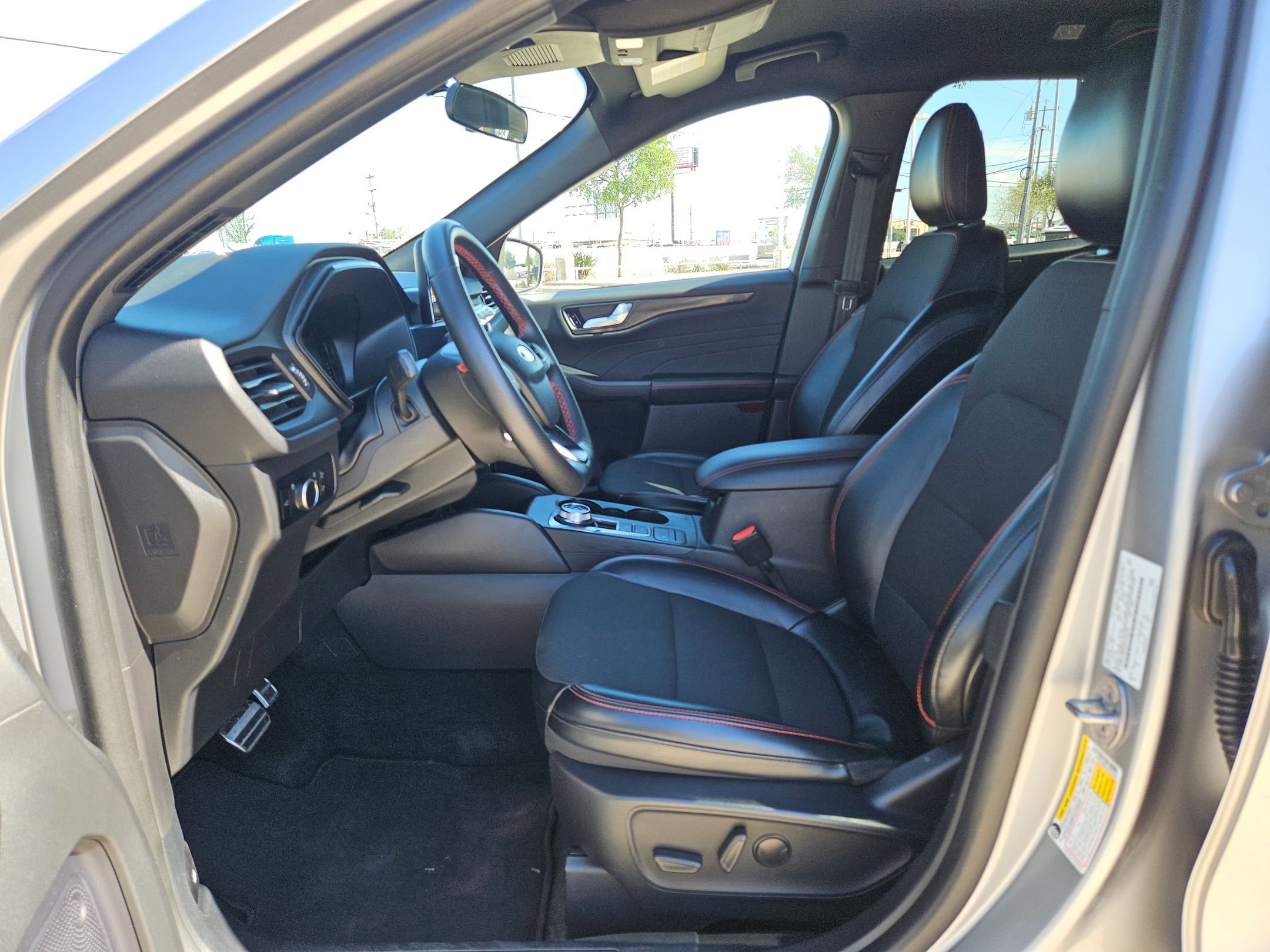 Used 2024 Ford Escape ST-Line image 9