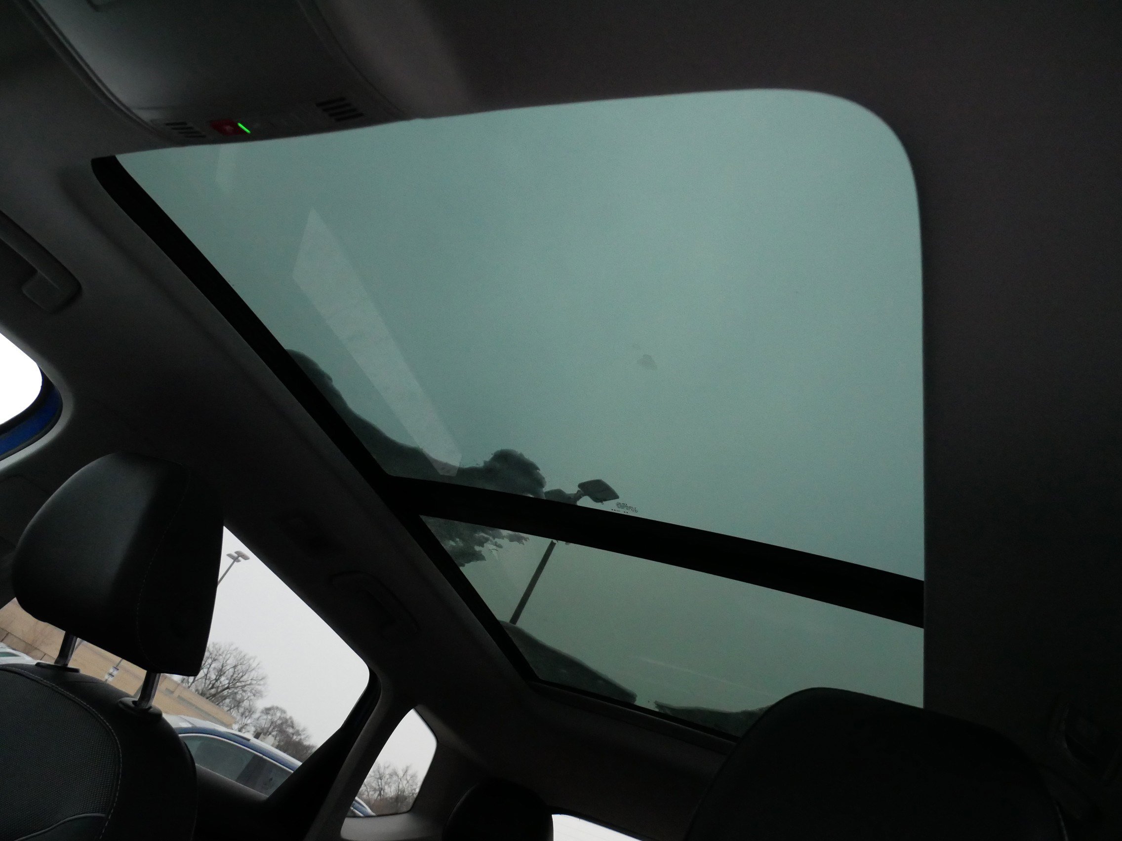 Certified 2025 Volkswagen Taos SE image 31