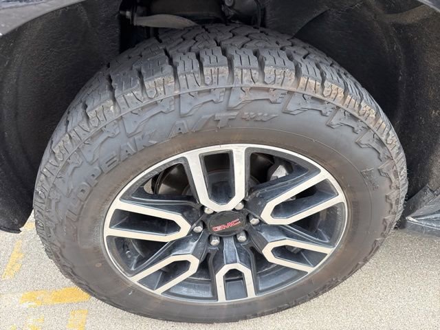 Used 2022 GMC Yukon XL AT4 w/ Max Trailering Package image 2