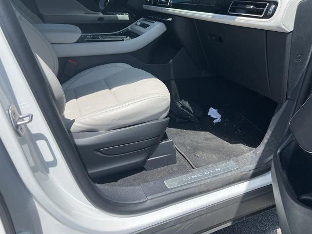 Used 2025 Lincoln Aviator Reserve w/ Illumination Package AWD/4WD image 9