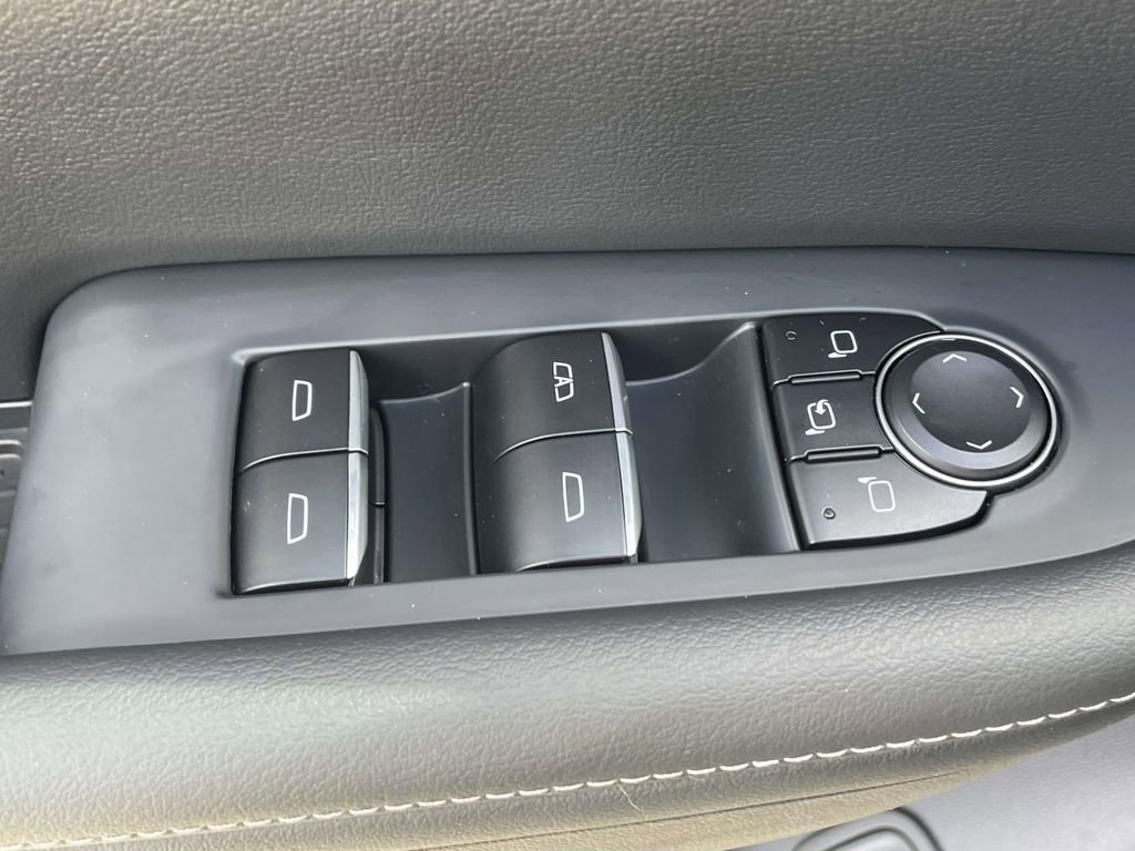 Used 2025 Buick Enclave Avenir w/ Super Cruise Package image 17