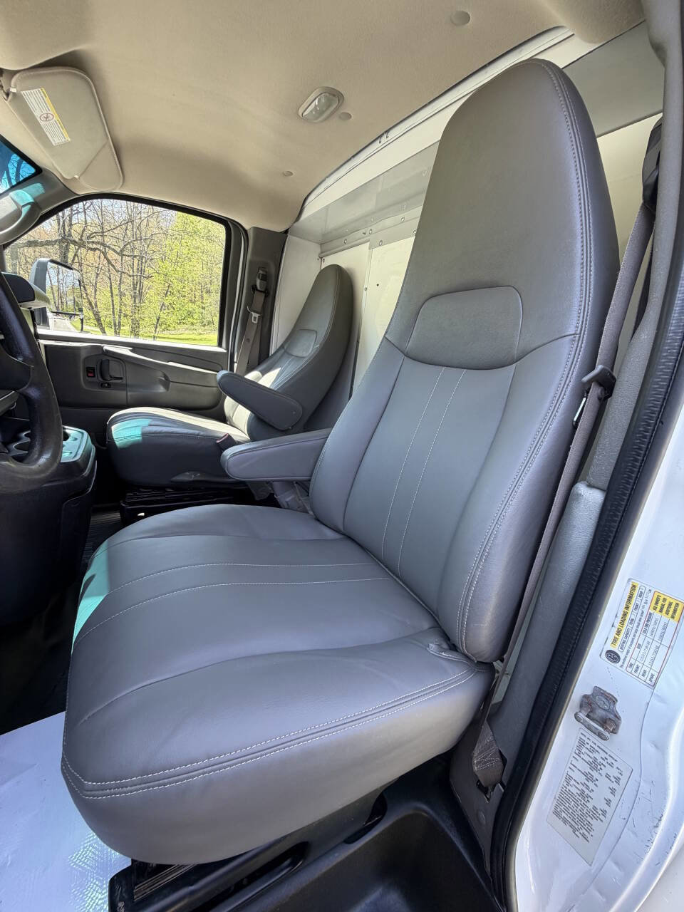Used 2011 Chevrolet Express 3500 RWD image 32