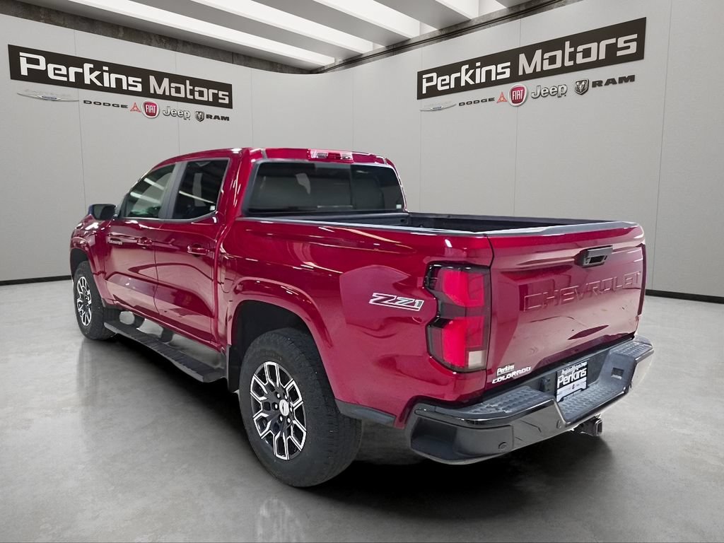 Used 2024 Chevrolet Colorado Z71 w/ Z71 Convenience Package 2 AWD/4WD image 3