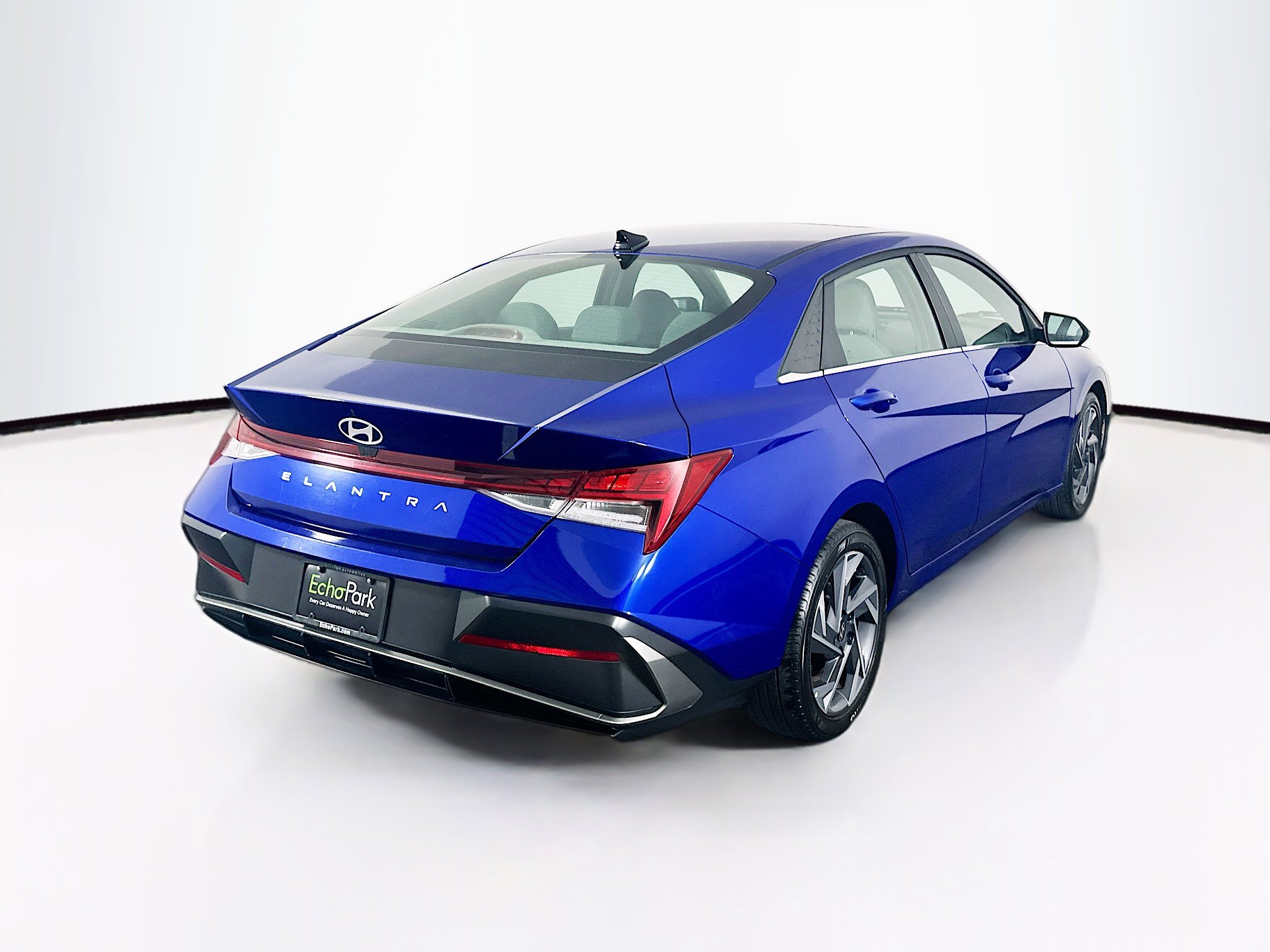 Used 2025 Hyundai Elantra SEL FWD image 9