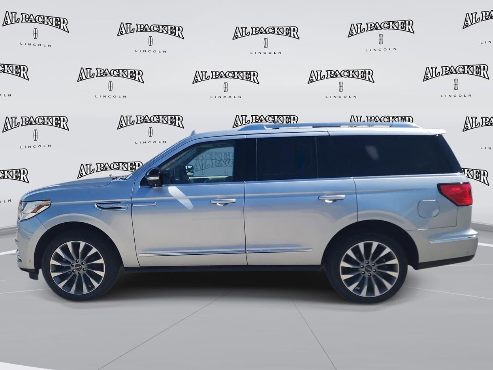 Certified 2020 Lincoln Navigator Reserve w/ Luxury Package RWD image 2