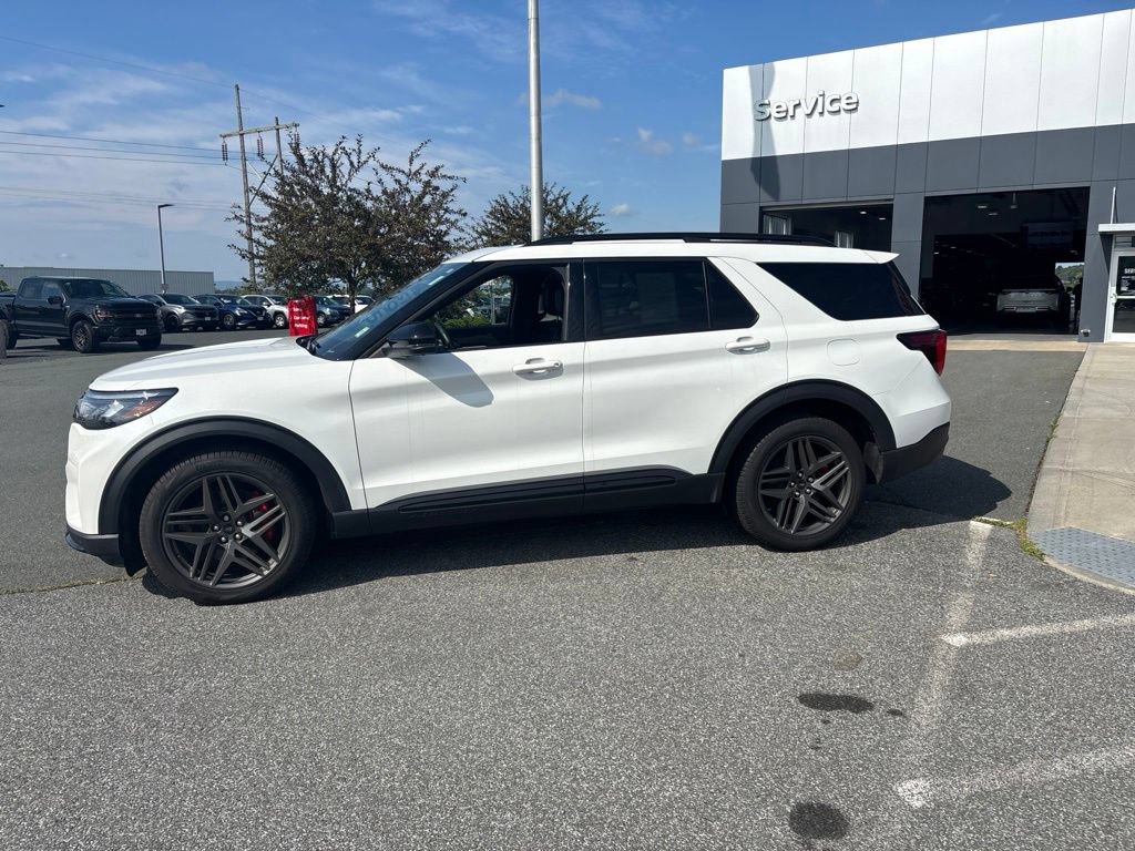 Used 2025 Ford Explorer ST w/ Sun And Sound Package AWD/4WD image 4