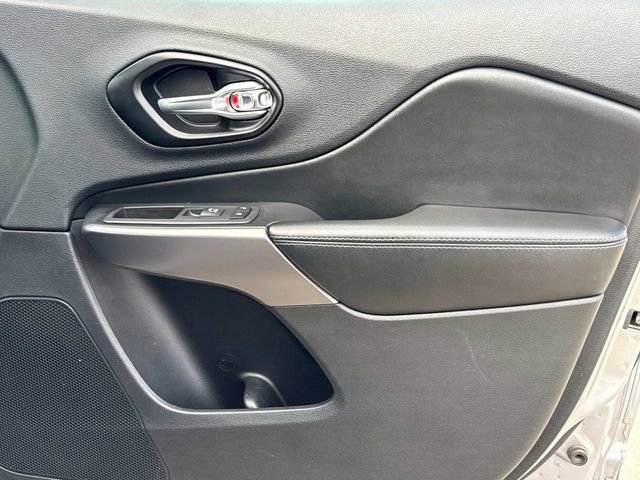 Used 2021 Jeep Cherokee Latitude image 19