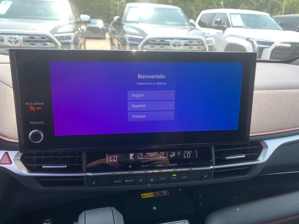 Used 2026 Toyota Sienna XSE FWD image 21