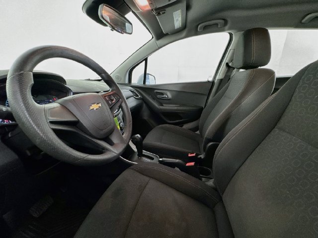 Used 2019 Chevrolet Trax LS w/ LPO, Protection Package FWD image 17