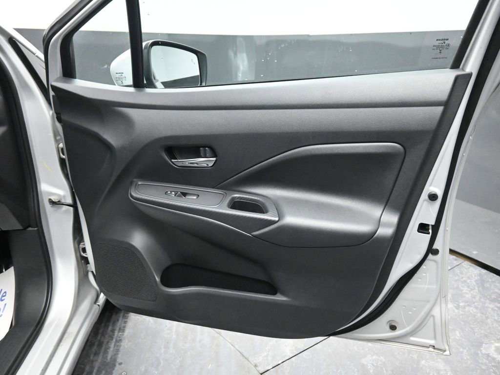 Used 2023 Nissan Versa SV image 18