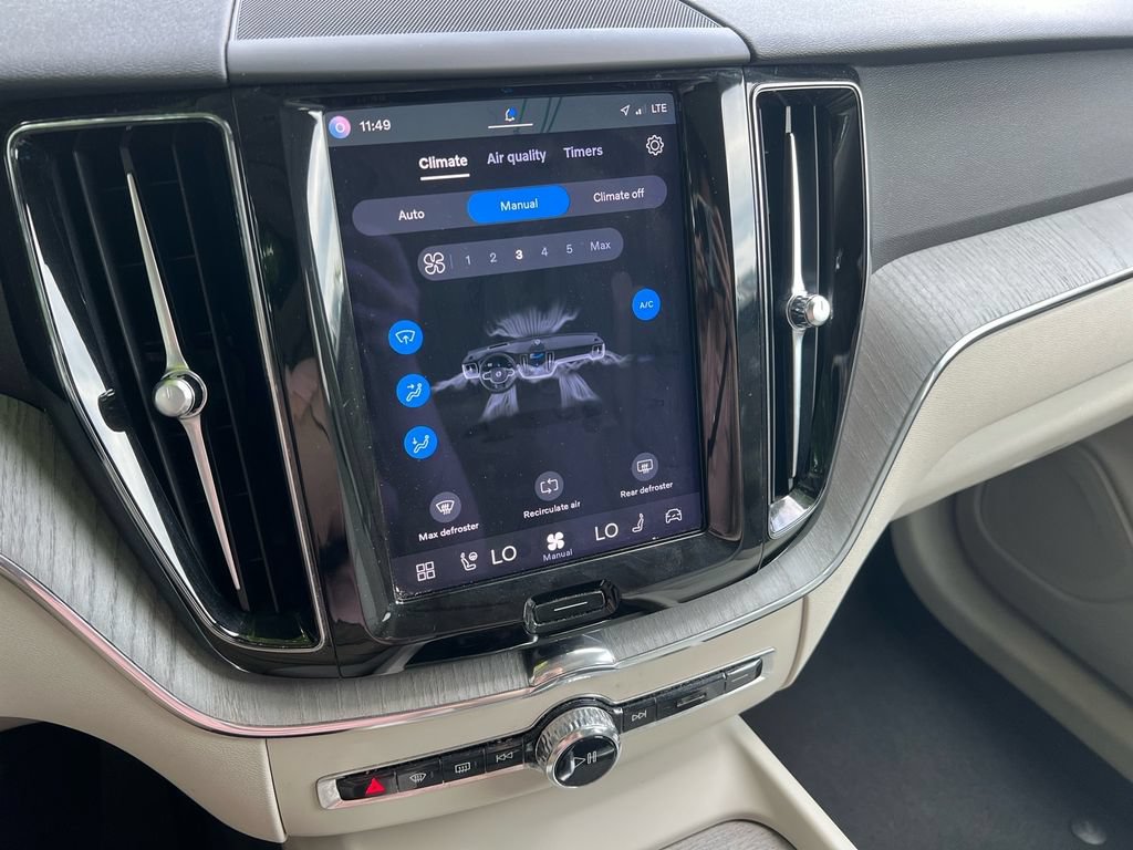 Certified 2023 Volvo XC60 B5 Plus w/ Climate Package AWD/4WD image 17
