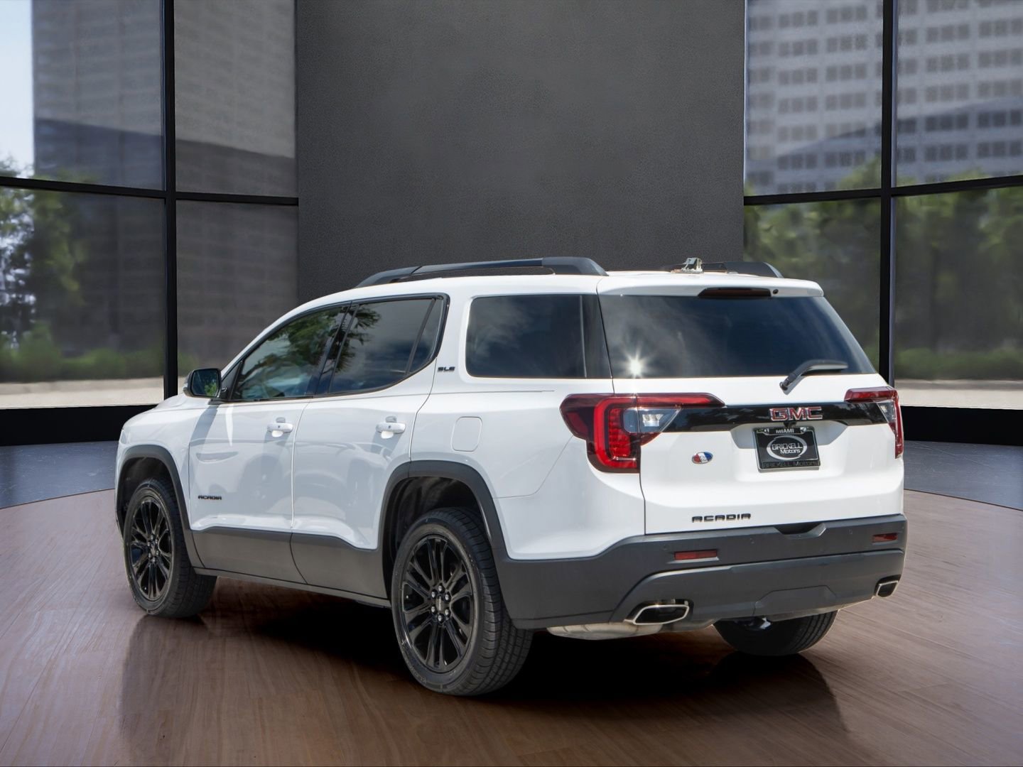 Used 2022 GMC Acadia SLE w/ Driver Convenience Package image 4