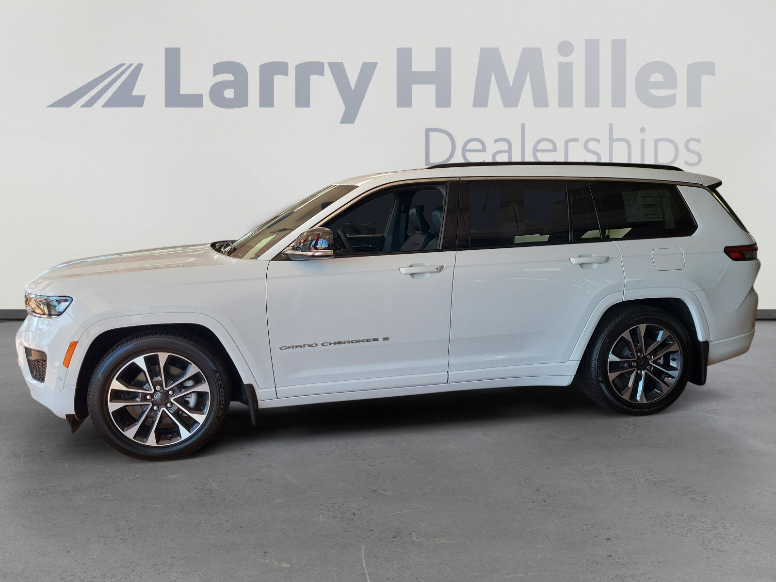 New 2025 Jeep Grand Cherokee L Overland w/ Luxury Tech Group IV image 3