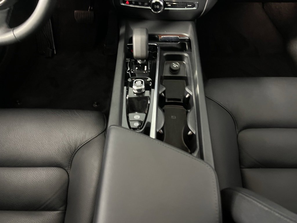 Used 2025 Volvo V60 B5 Cross Country Plus image 15