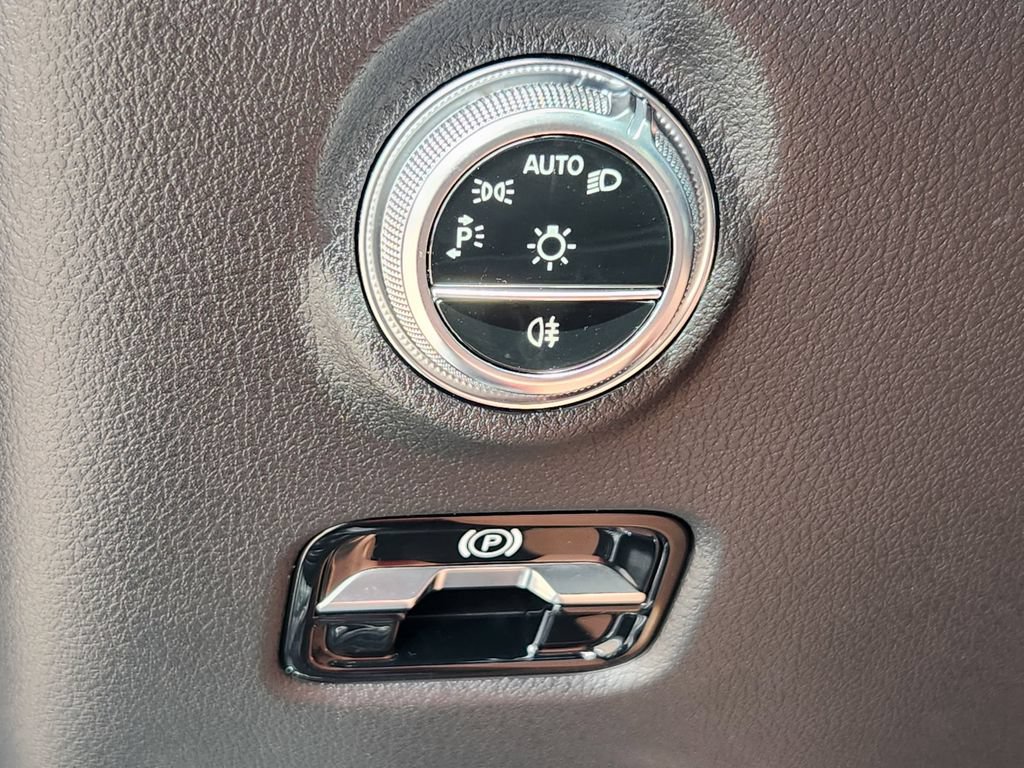 Used 2023 Mercedes-Benz C 300 4MATIC Sedan image 21
