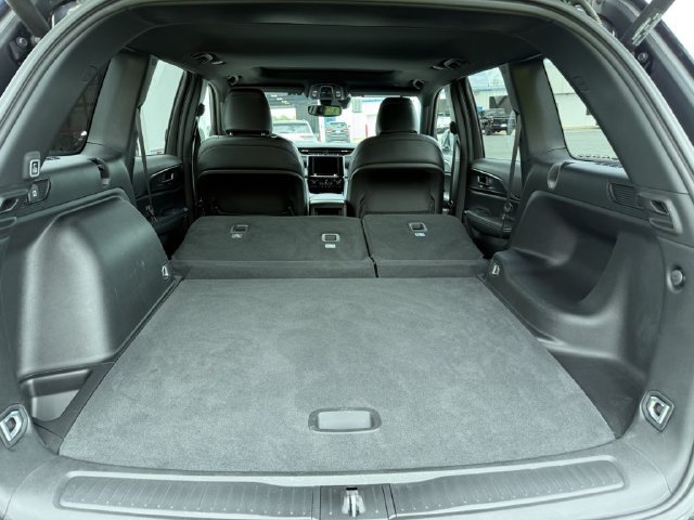 Used 2024 Jeep Grand Cherokee Altitude AWD/4WD image 16