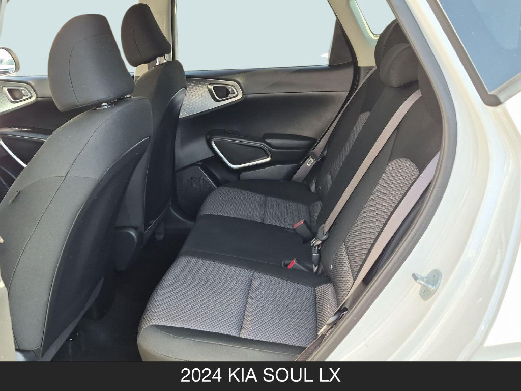 Used 2024 Kia Soul LX w/ LX Technology Package FWD image 16