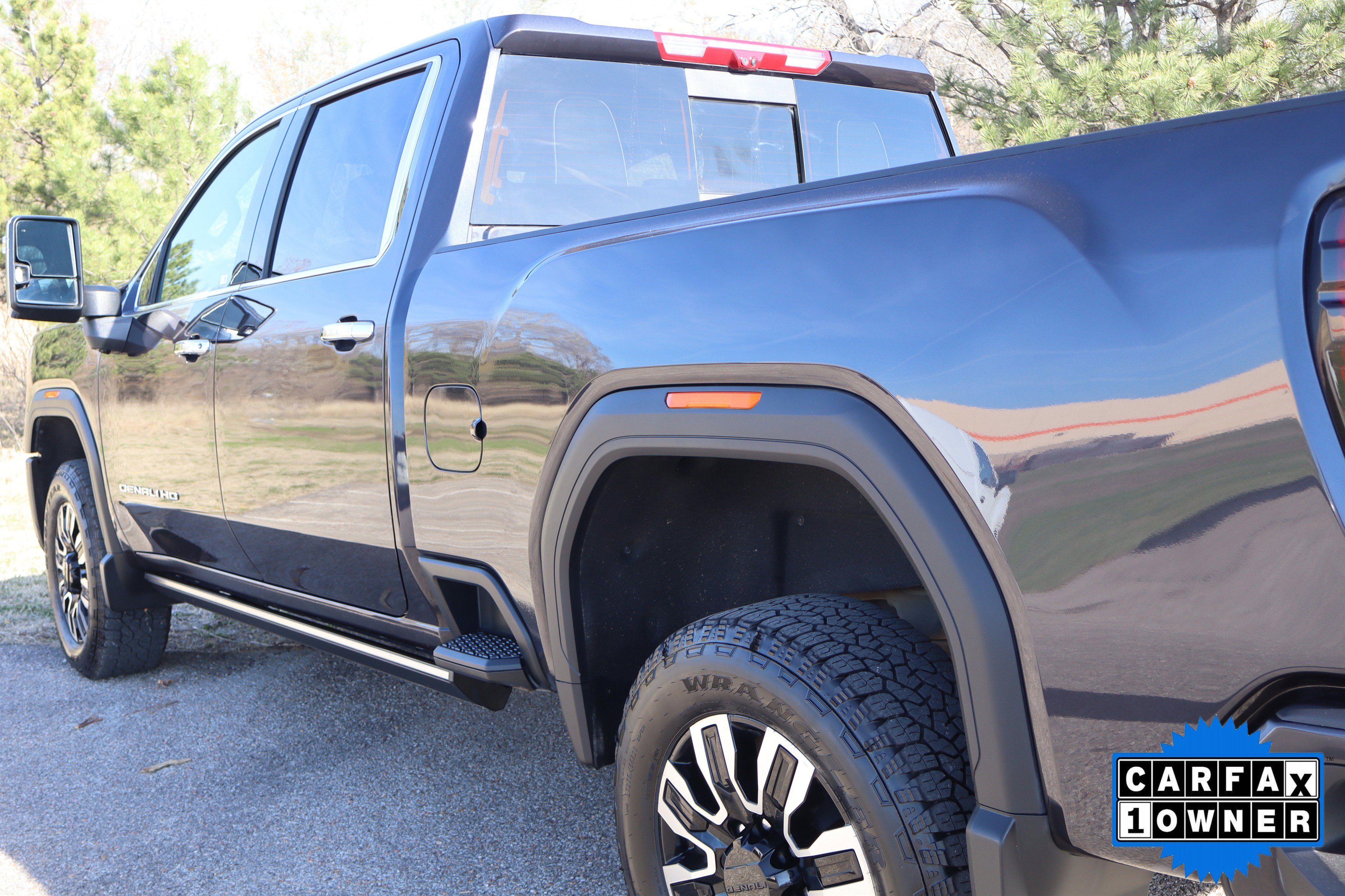 Used 2025 GMC Sierra 2500 Denali Ultimate image 11