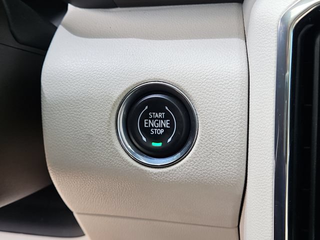 Used 2025 GMC Acadia Denali w/ Super Cruise Package FWD image 28