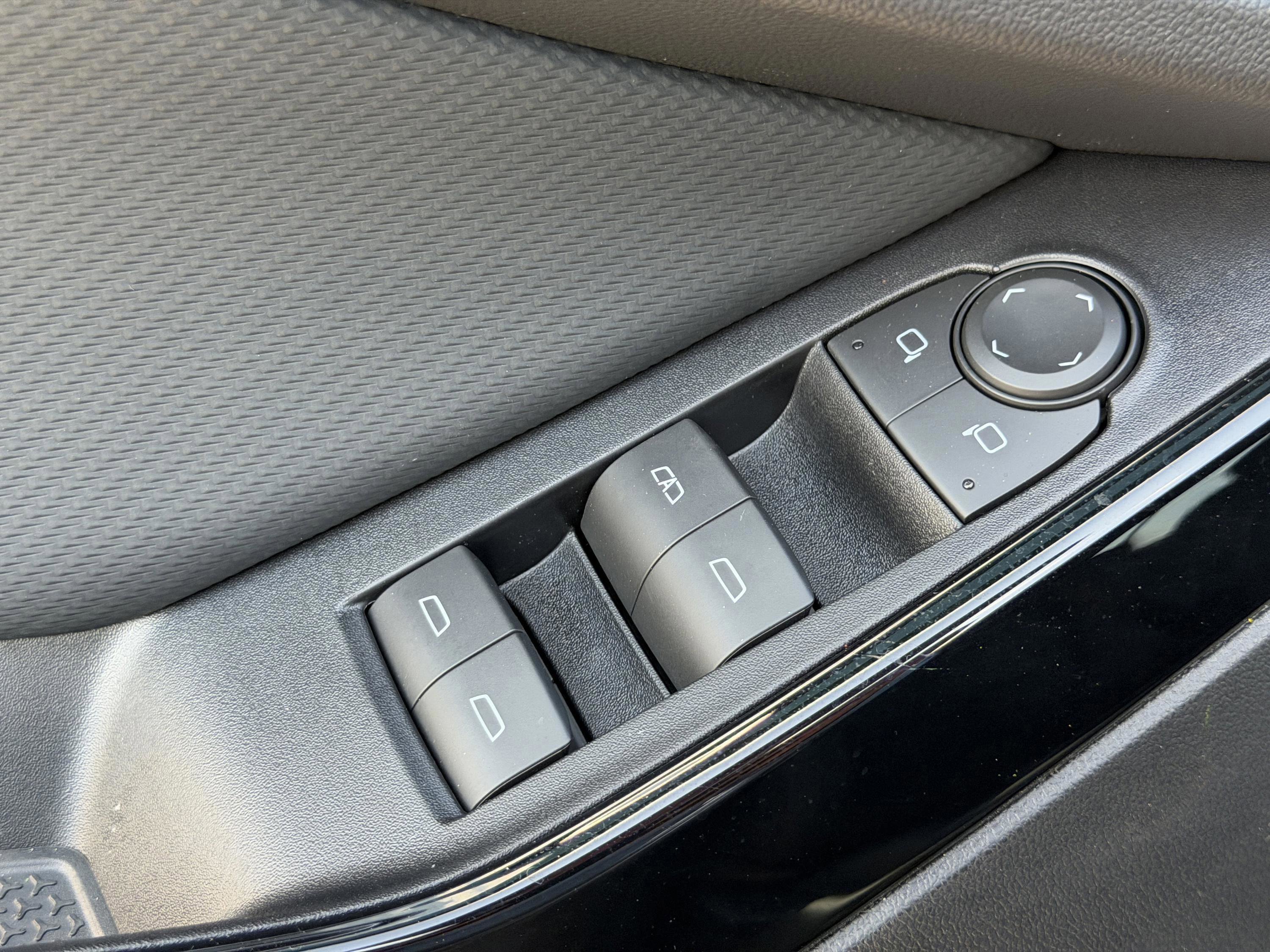 New 2026 Chevrolet Equinox LT w/ Convenience Package II image 33