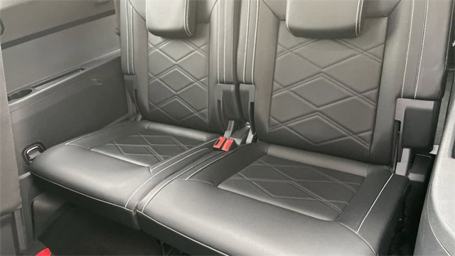 Used 2025 Volkswagen Atlas SE image 22