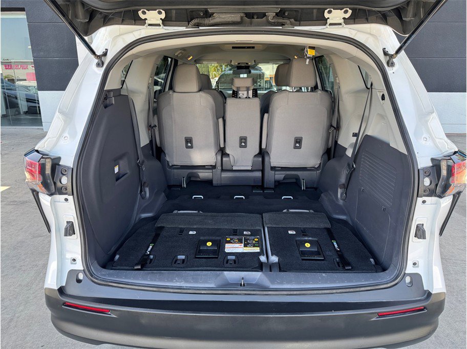 Used 2021 Toyota Sienna LE image 27