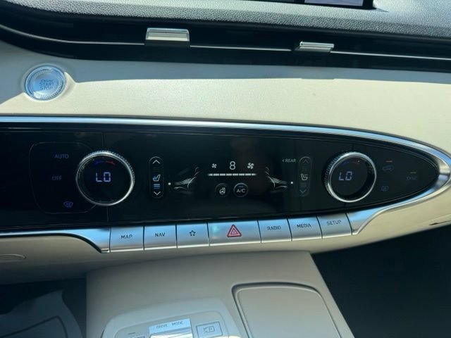 Certified 2023 Genesis GV70 2.5T w/ Advanced Package AWD/4WD image 31