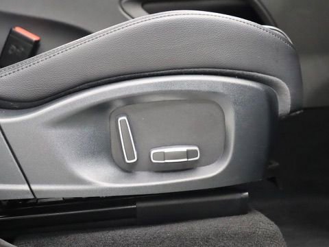 Used 2019 Jaguar F-PACE Premium AWD/4WD image 35