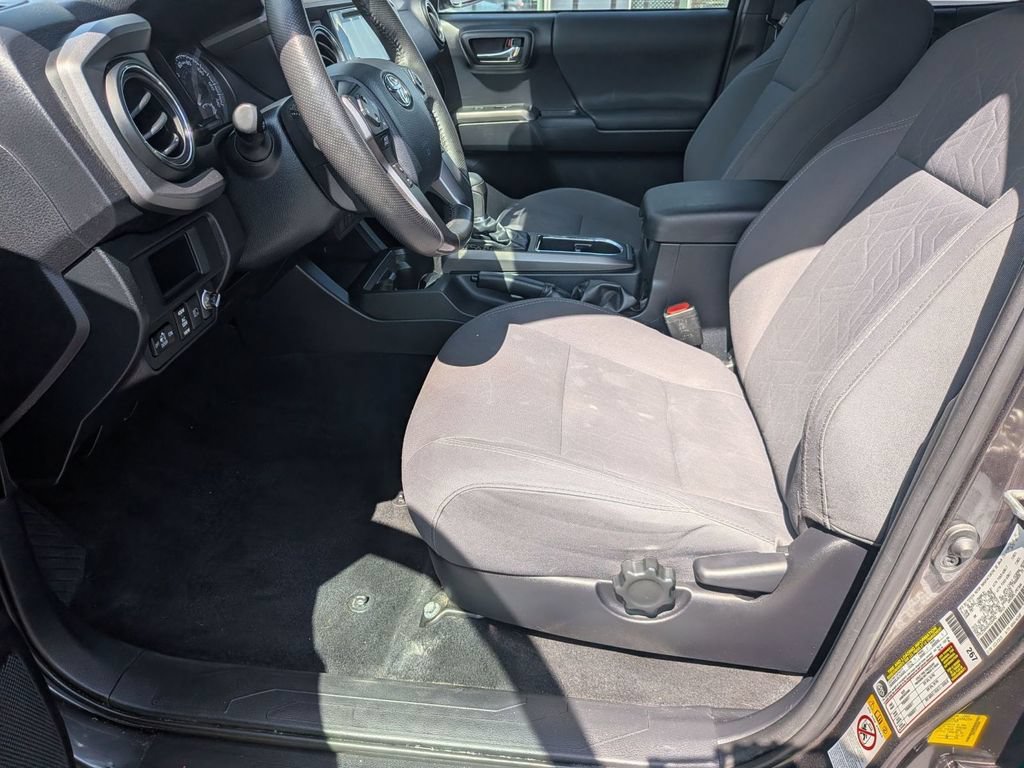 Used 2019 Toyota Tacoma TRD Sport AWD/4WD image 13