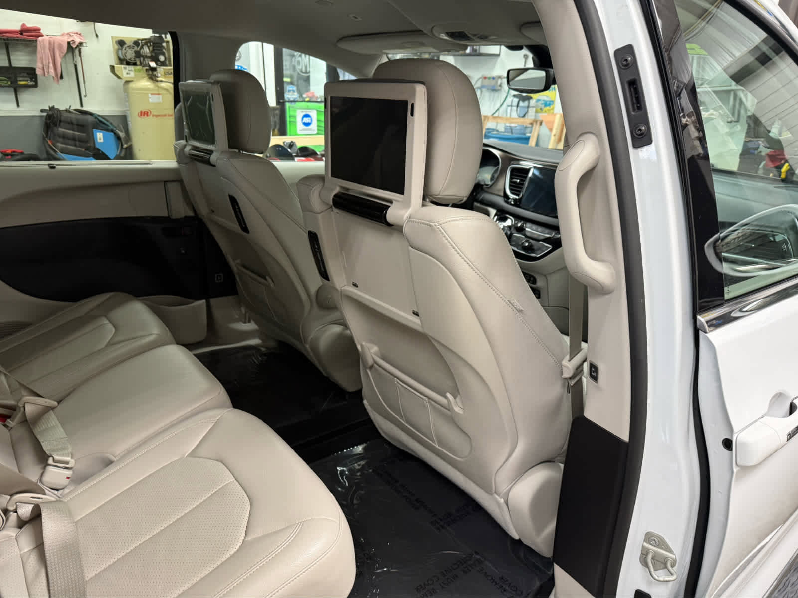Used 2019 Chrysler Pacifica Touring-L Plus w/ Advanced Safetytec Group image 27