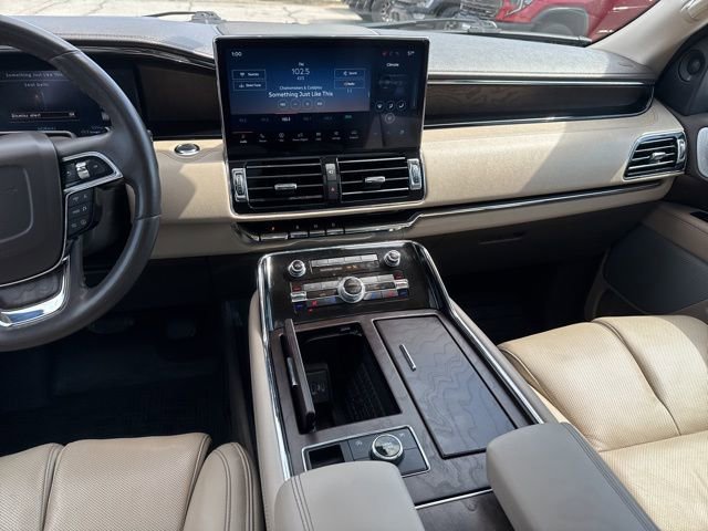 Used 2023 Lincoln Navigator Reserve image 19