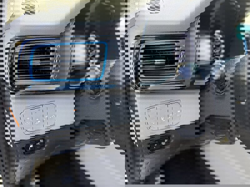 Used 2017 Kia Niro Touring w/ Advanced Technology Package image 14