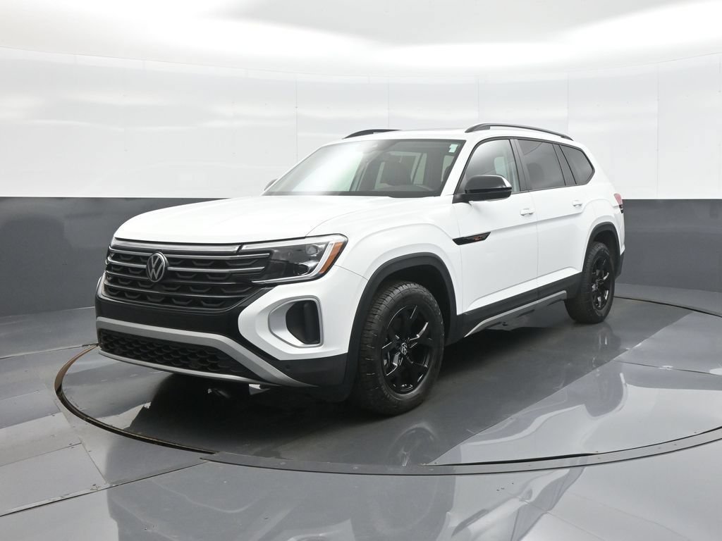 Used 2024 Volkswagen Atlas Peak Edition SE AWD/4WD image 3