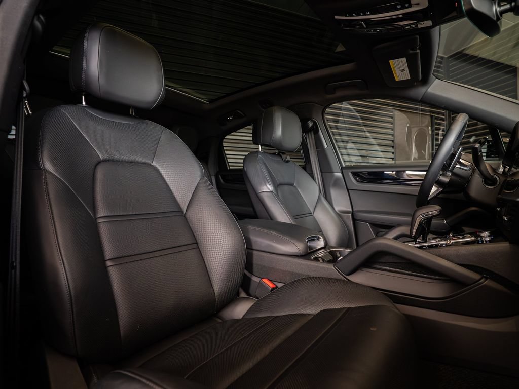 Certified 2023 Porsche Cayenne Coupe AWD/4WD image 28